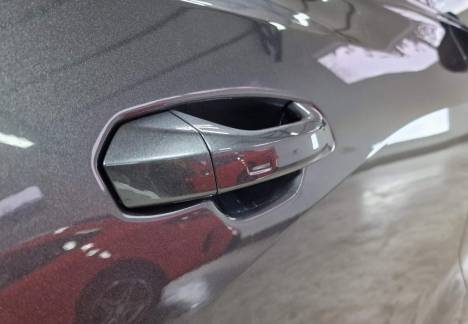"Protecție Anti-Zgârieturi Audi Q8: Menține-ți Mașina Impecabilă"