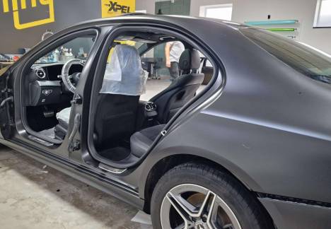 Colantare auto profesională Mercedes: rezultat de showroom