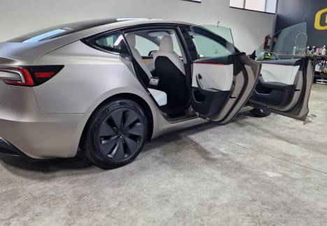 Colantare Tesla Model 3