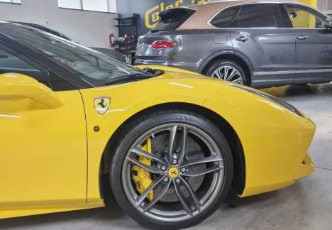 folie PPF invizibilă Ferrari