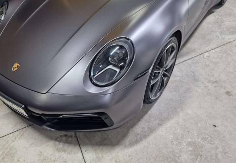 Folie gri satin pentru Porsche Spyder – protecție și stil