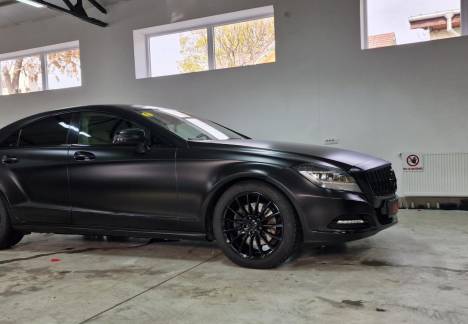 Mercedes CLS negru mat
