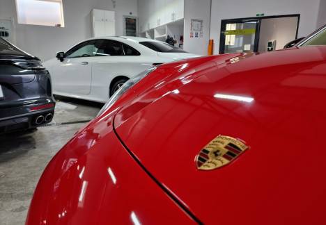 Folie auto roșie Panamera