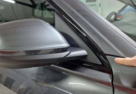 "Montaj Profesional Foliu Protecție Vopsea Audi Q8: Protejează-ți Investiția"