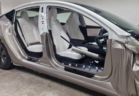 Tesla Model 3 culoare nouă