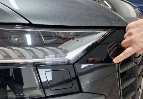 "Soluții Avansate de Protecție Vopsea Audi Q8: Fii Gata Pentru Orice Drum"