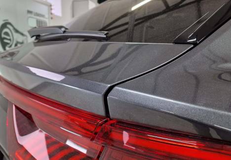"Foliu Premium pentru Vopsea Audi Q8: Alege Calitatea Pentru Mașina Ta"