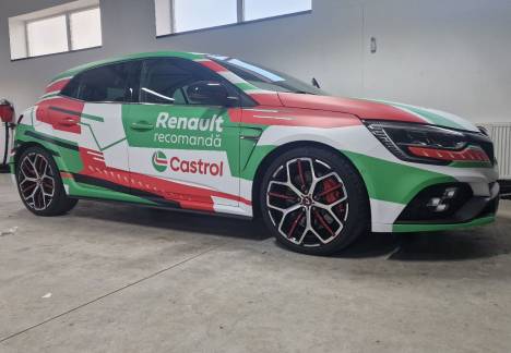 colantare mașină competiții auto