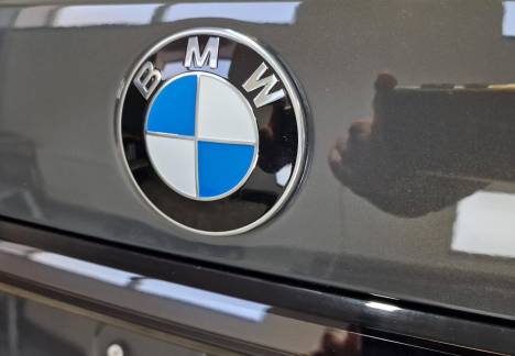 folie transparenta lucioasa bmw x7