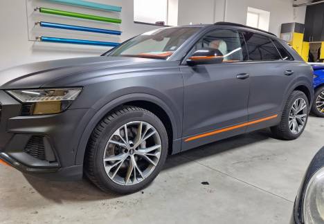 Wrap Audi Q8 accente portocalii