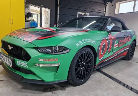 Colantare Ford Mustang cu design Castrol